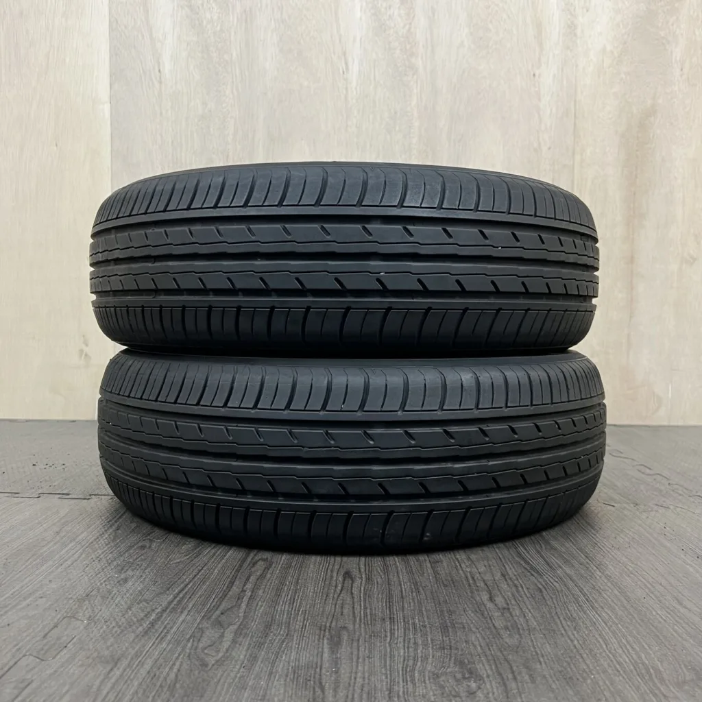 中古 YOKOHAMA BLUEARTH ES32 サマータイヤ 175/60R16 #0467AT000926の実物写真（1枚目）