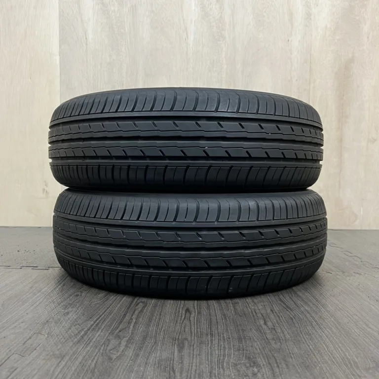 中古 YOKOHAMA BLUEARTH ES32 サマータイヤ 175/60R16 #0467AT000926の実物写真（1枚目）