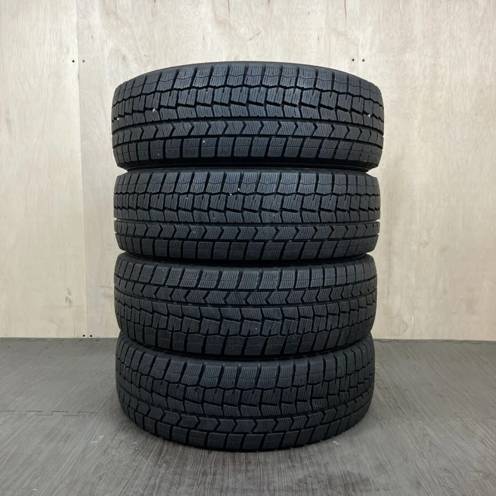 中古 DUNLOP WINTER MAXX WM02 冬用タイヤ 185/65R15 #0114AT010926の実物写真（1枚目）