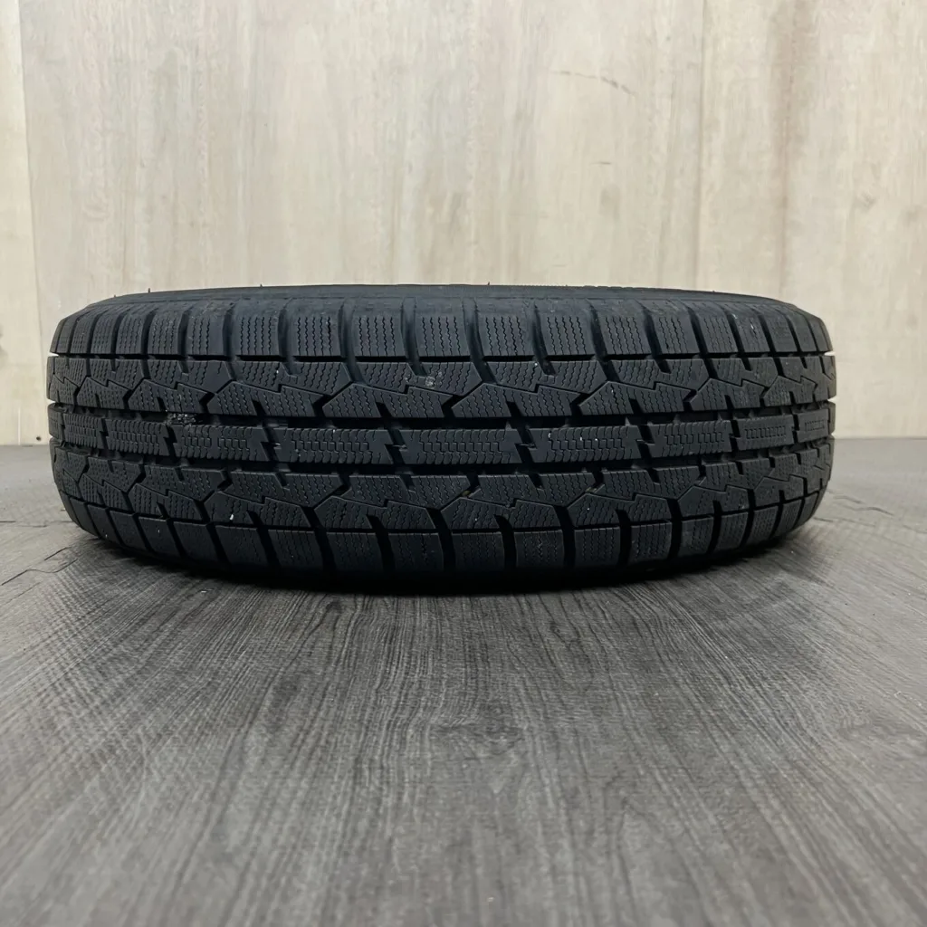 中古 TOYO OBSERVE GARIT GIZ 冬用タイヤ 165/65R15 #0372AT000926の実物写真（1枚目）