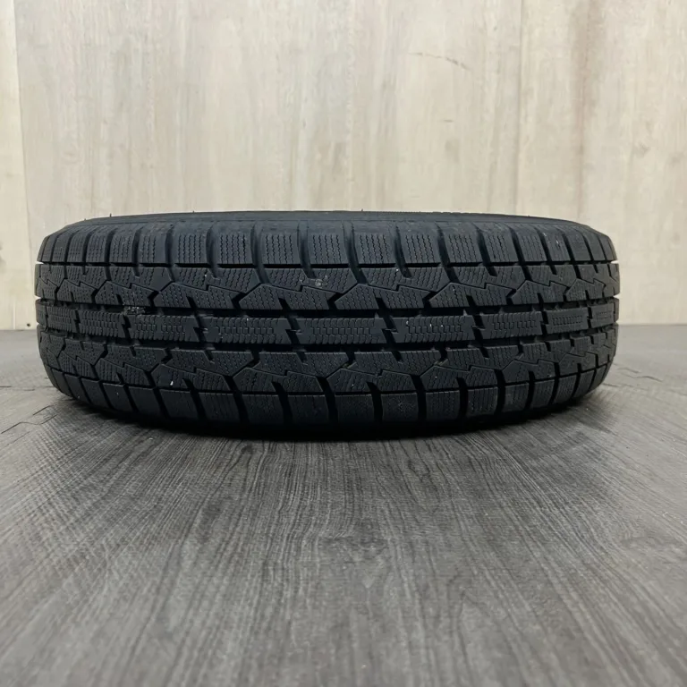 中古 TOYO OBSERVE GARIT GIZ 冬用タイヤ 165/65R15 #0372AT000926の実物写真（1枚目）