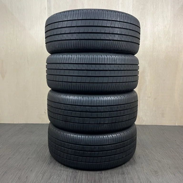 中古 DUNLOP VEURO VE304 サマータイヤ 245/45R19 #0438AT000926の実物写真（1枚目）