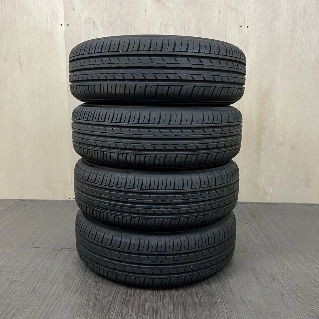 中古 YOKOHAMA BLUEARTH ES32 サマータイヤ 175/65R14 #0279AT0926の実物写真（1枚目）