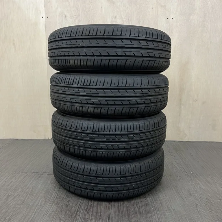 中古 YOKOHAMA BLUEARTH ES32 サマータイヤ 175/65R14 #0279AT0926の実物写真（1枚目）