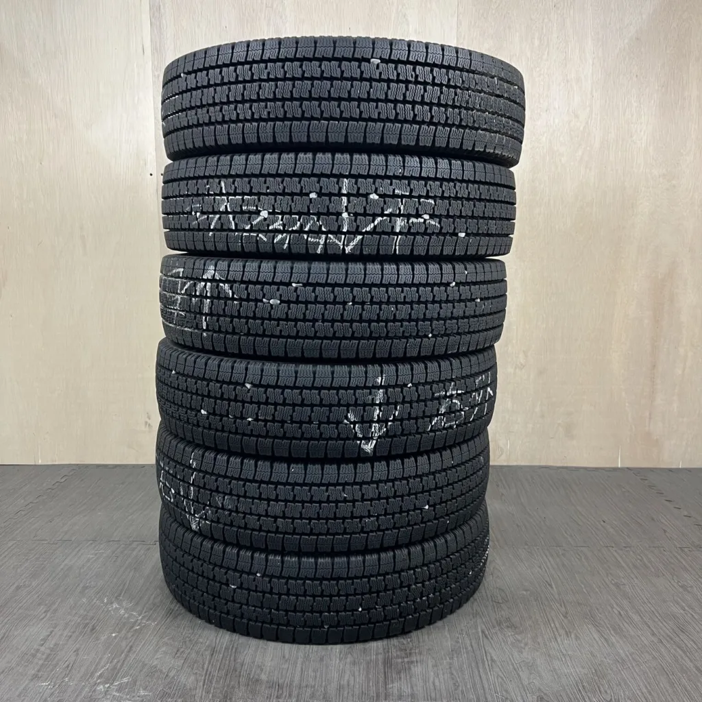 中古 TOYO DELVEX 935 冬用タイヤ 195/85R16 #0348AT000926の実物写真（1枚目）