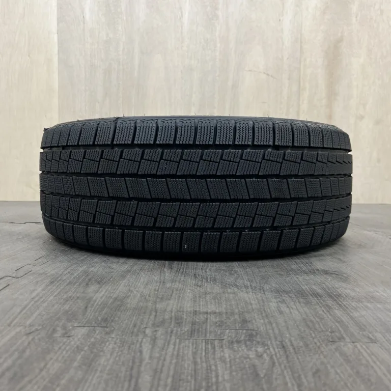 中古 ZEETEX WP2000 冬用タイヤ 215/45R17 #0363AT000926の実物写真（1枚目）