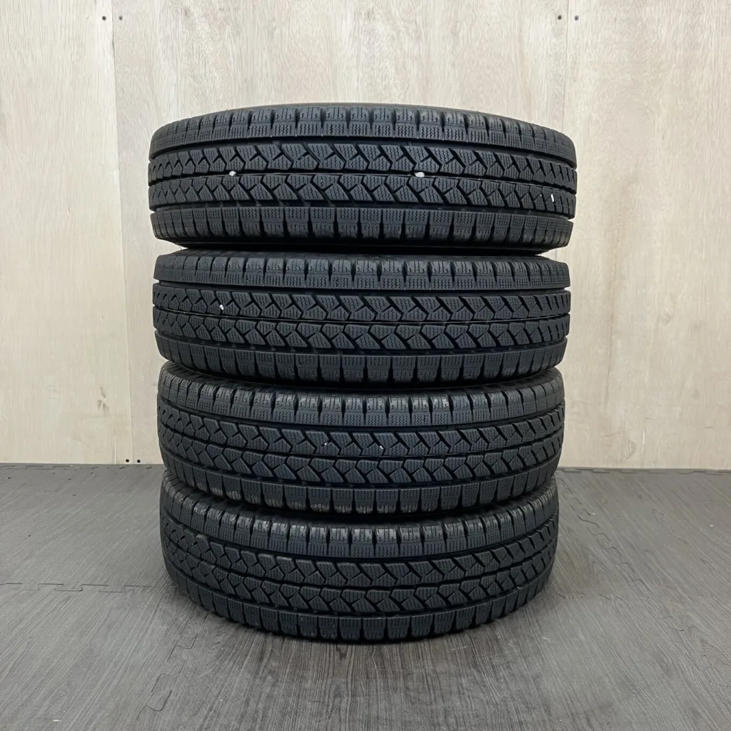 中古 BRIDGESTONE BLIZZAK VL1 冬用タイヤ 165/80R13 #0110AT010926の実物写真（1枚目）