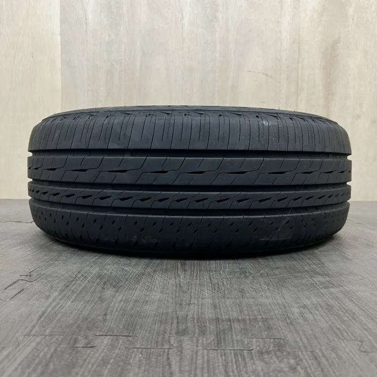 中古 BRIDGESTONE REGNO GR-XIII TYPE RV サマータイヤ 215/50R18 #0360AT000926の実物写真（1枚目）