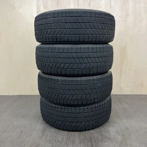 中古 BRIDGESTONE BLIZZAK VRX3 冬用タイヤ 215/60R16 #0313AT000926の実物写真（1枚目）