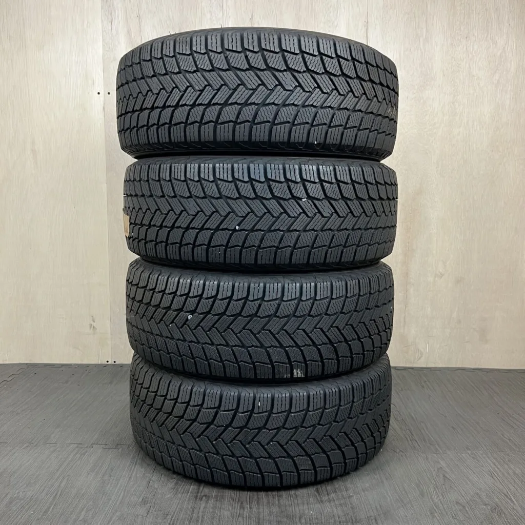 中古 MICHELIN X-ICE SNOW 冬用タイヤ 225/50R17 #0147AT020926の実物写真（1枚目）