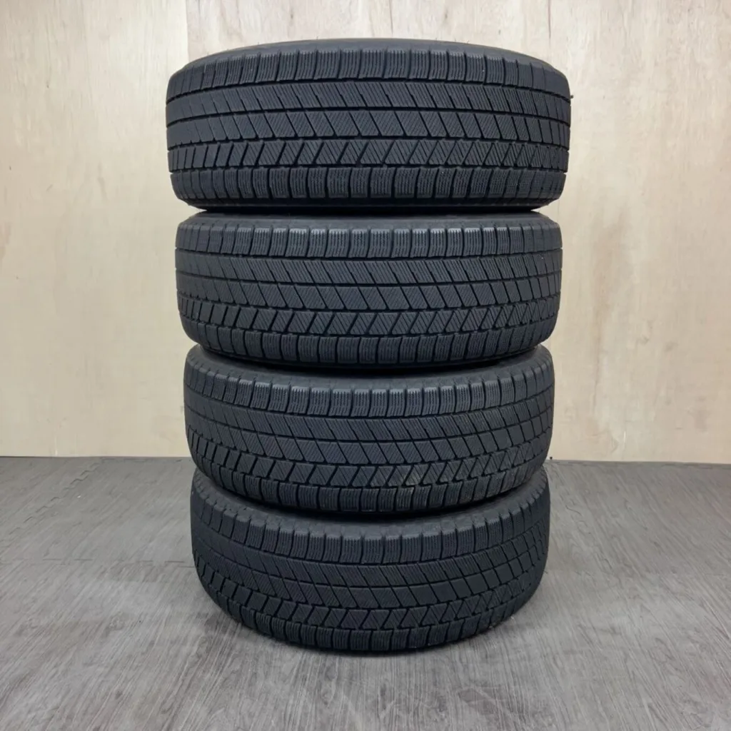中古 BRIDGESTONE BLIZZAK VRX3 冬用タイヤ 215/60R16 #0006AT020926の実物写真（1枚目）