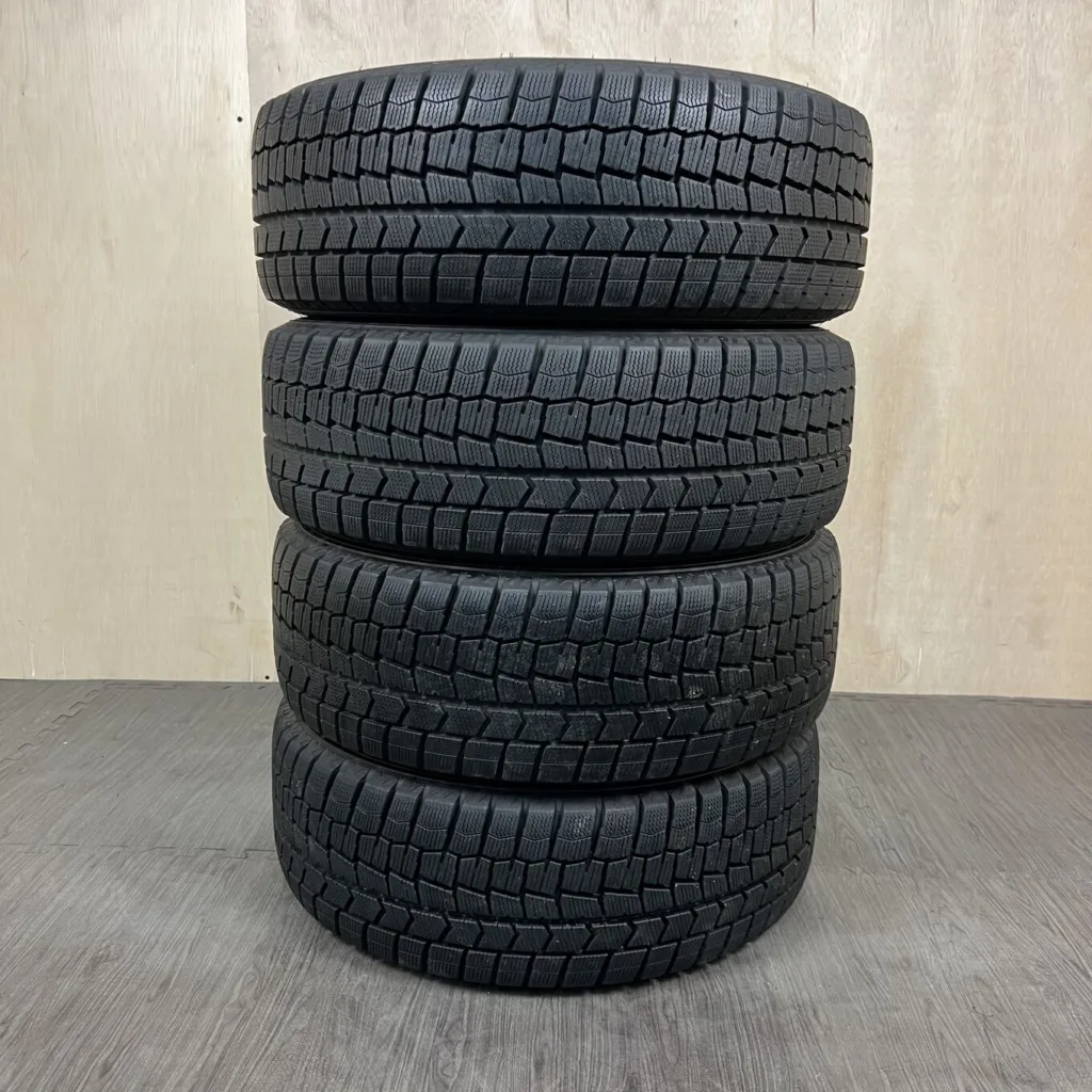 中古 DUNLOP WINTER MAXX WM02 冬用タイヤ 205/55R16 #0011AT010926の実物写真（1枚目）