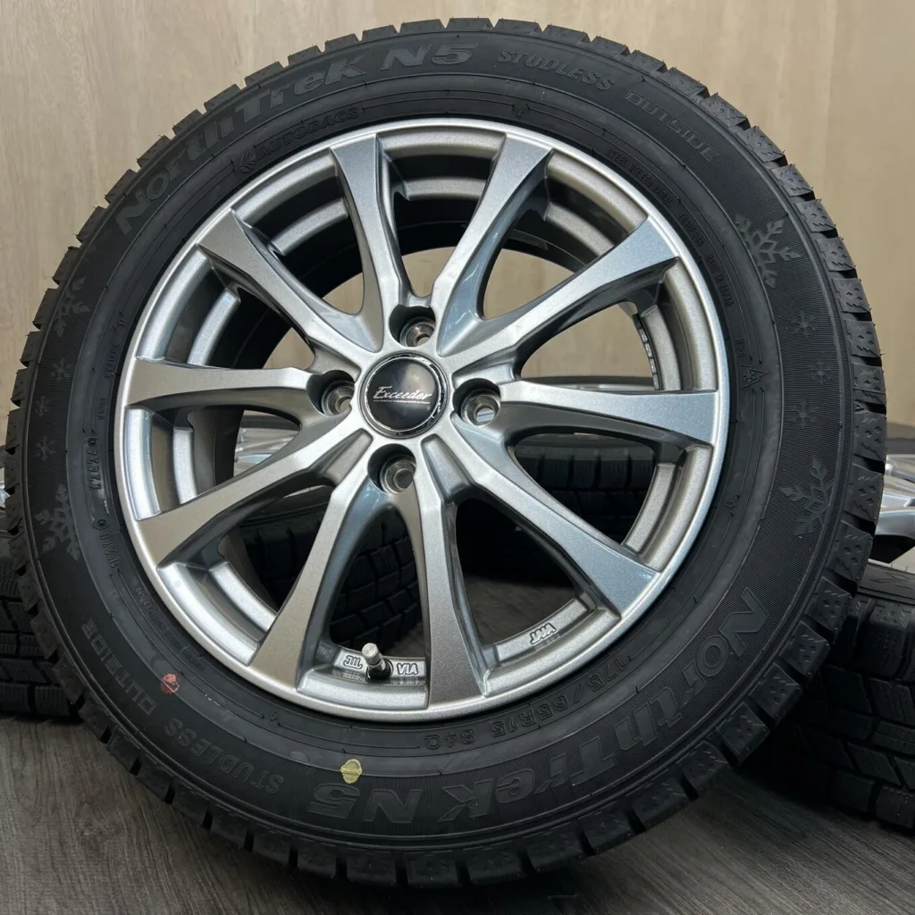 中古 NORTHTREK N5 + HOT STUFF EXCEEDER タイヤ・ホイールセット 175/65R15 · 15×5.5J PCD 4x100 ET43 #0337AS000926の実物写真（1枚目）