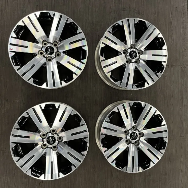 中古 三菱 DELICA ホイール 18×7.0J PCD 5x114.3 ET38 #717D40325の実物写真（1枚目）