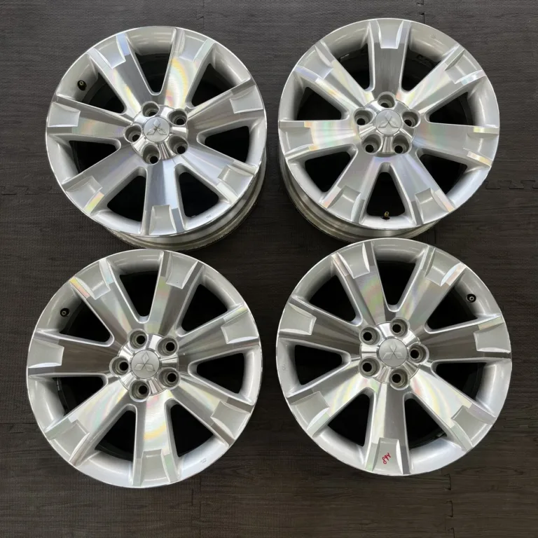 中古 三菱 DELICA ホイール 18×7.0J PCD 5x114.3 ET38 #894D40325の実物写真（1枚目）