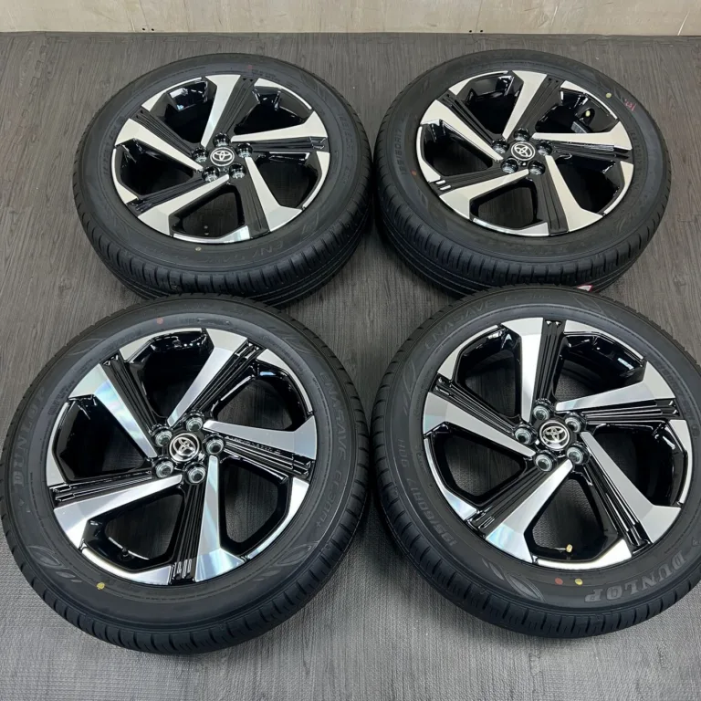 中古 トヨタ RAIZE HYBRID Z ホイール 17×6.0J PCD 5x100 ET40 #187D40925の実物写真（1枚目）