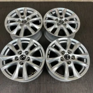 中古 マツダ AXELA ホイール 16×6.5J PCD 5x114.3 ET50 #428D40925の実物写真(1枚目)