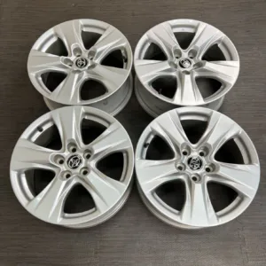 中古 トヨタ RAV4 ホイール 17×7.0J PCD 5x114.3 ET35 #436D40925の実物写真(1枚目)