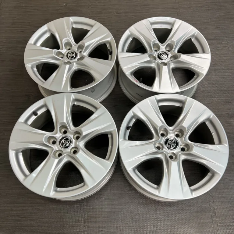 中古 トヨタ RAV4 ホイール 17×7.0J PCD 5x114.3 ET35 #436D40925の実物写真（1枚目）