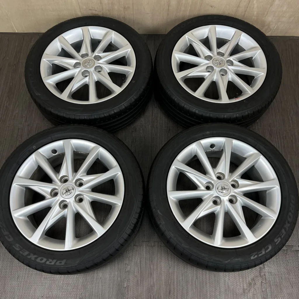 中古 トヨタ PRIUS ALPHA ホイール 17×7.0J PCD 5x114.3 ET45 #438D40925の実物写真（1枚目）