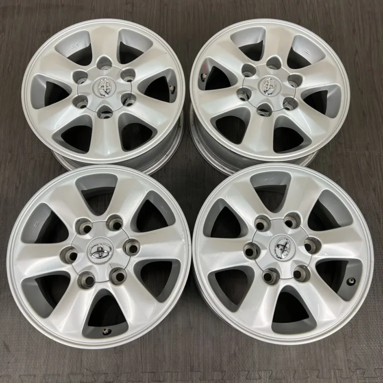 中古 トヨタ HIACE 200 ホイール 15×6.0J PCD 6x139.7 ET35 #442D40925の実物写真（1枚目）