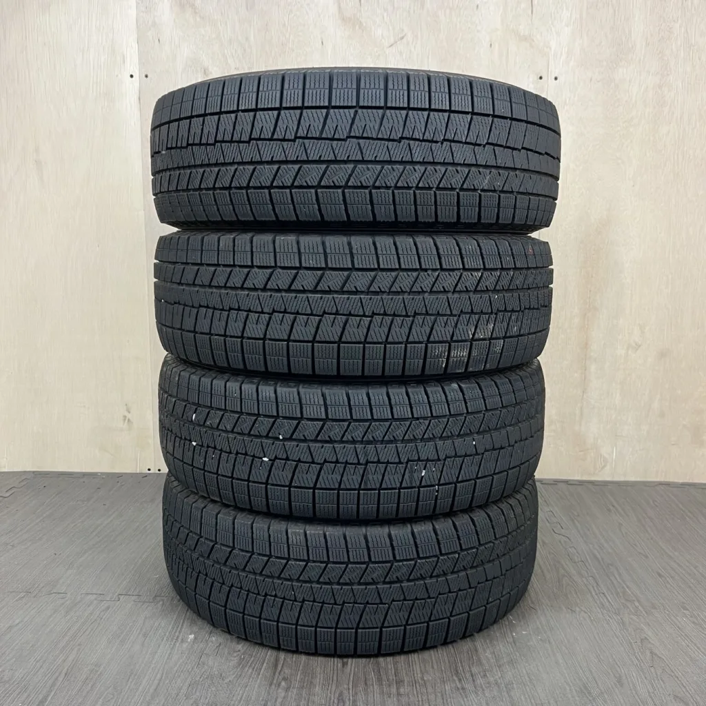 中古 DUNLOP WINTER MAXX WM03 冬用タイヤ 195/65R15 #0125AT010926の実物写真（1枚目）