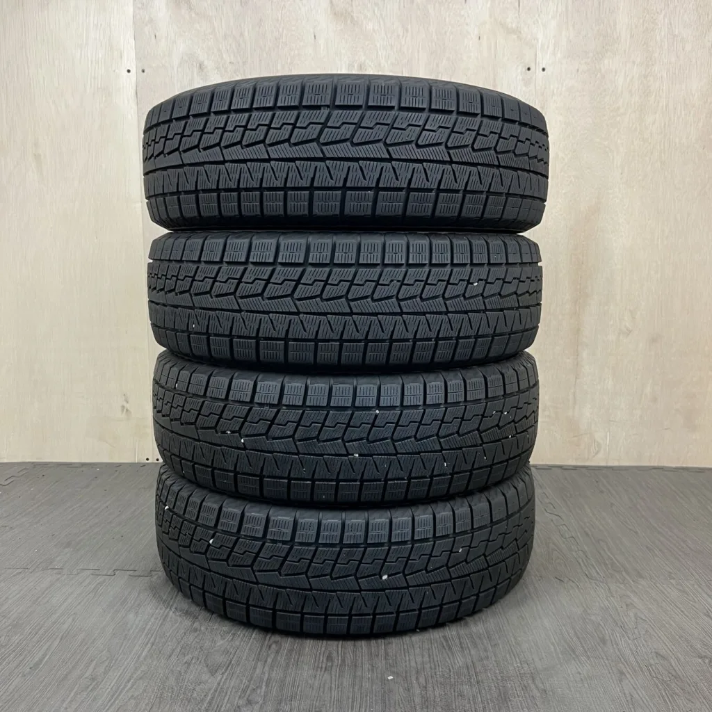 中古 YOKOHAMA ICE GUARD IG70 冬用タイヤ 195/65R15 #0205AT020926の実物写真（1枚目）