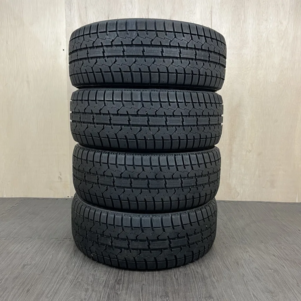 中古 TOYO OBSERVE GARIT GIZ 冬用タイヤ 225/45R18 #0446AT000926の実物写真（1枚目）