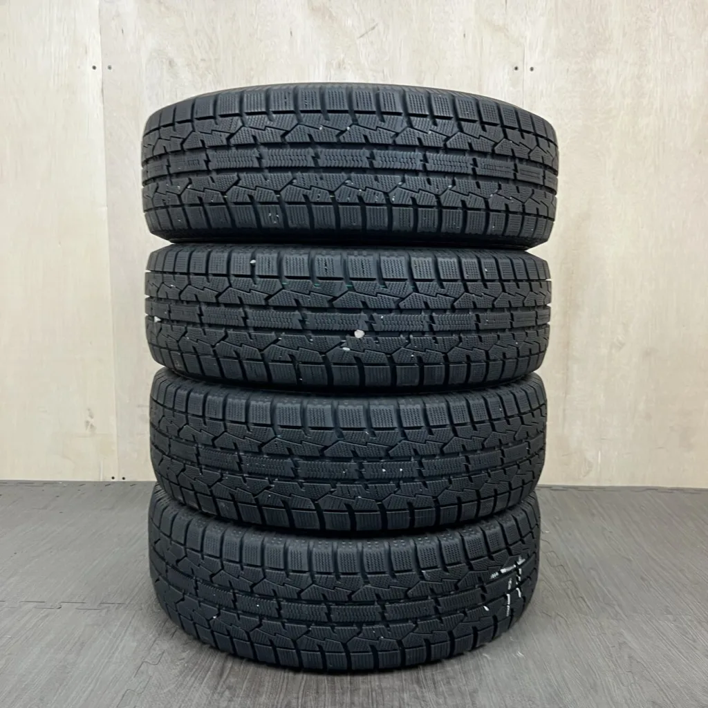 中古 TOYO OBSERVE GARIT GIZ 冬用タイヤ 185/70R14 #0112AT010926の実物写真（1枚目）