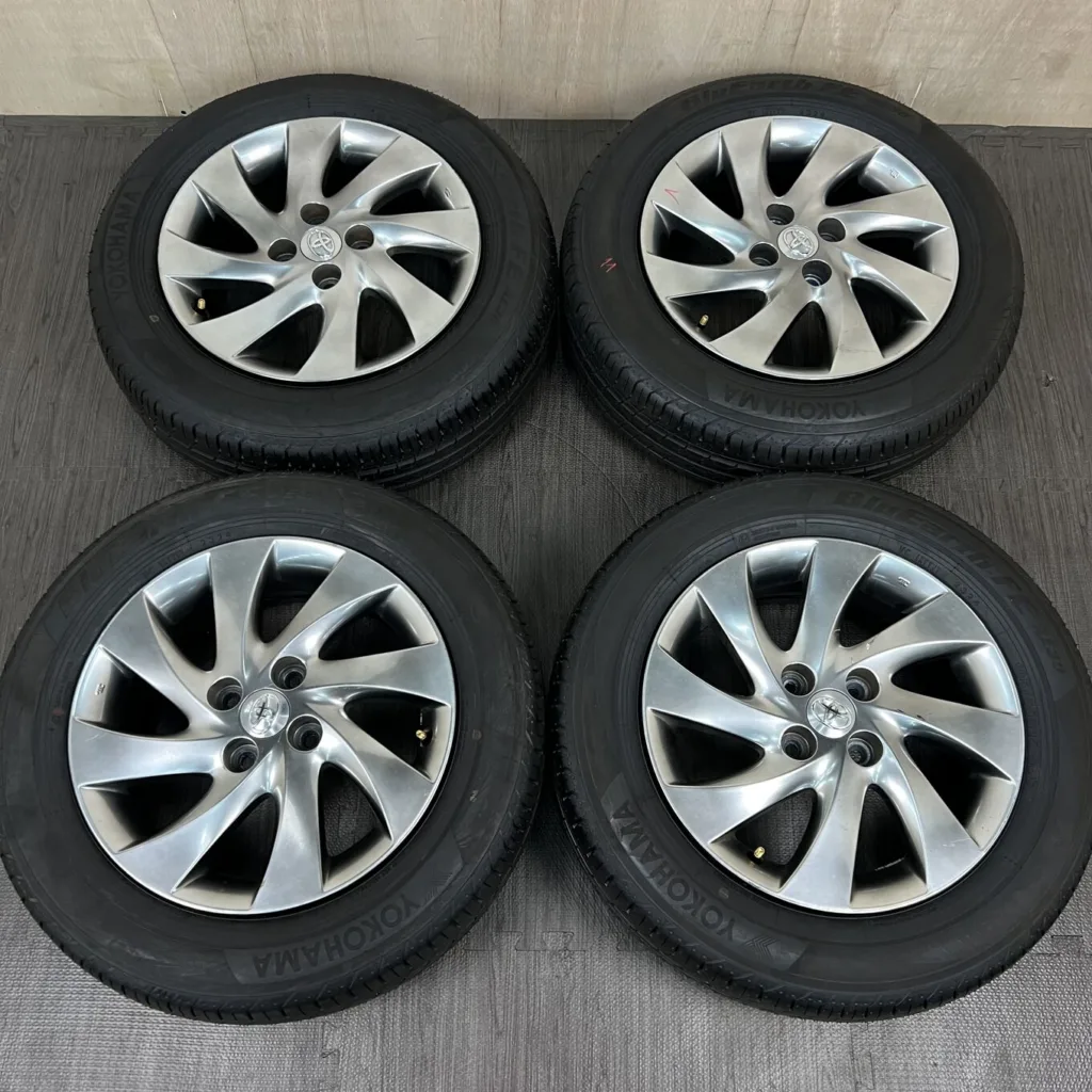 中古 トヨタ BB ホイール 15×6.0J PCD 4x100 ET40 #11D40426の実物写真（1枚目）