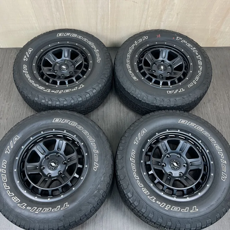 中古 WORK CRAG T-GRABIC II ホイール 17×8.0J PCD 6x139.7 ET20 #75D40426の実物写真（1枚目）