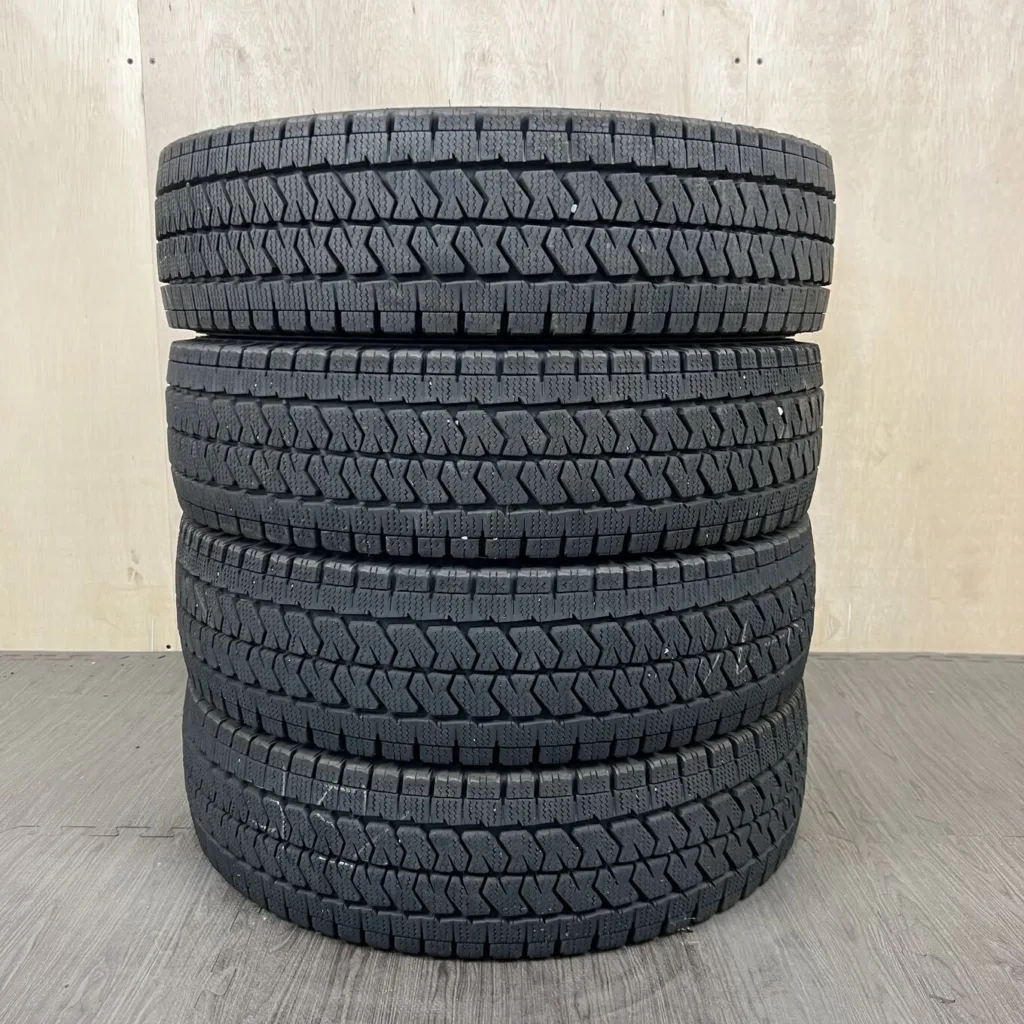 BRIDGESTONE BLIZZAK W979 Tyre 195/80 R15 Item number 0260AT020926