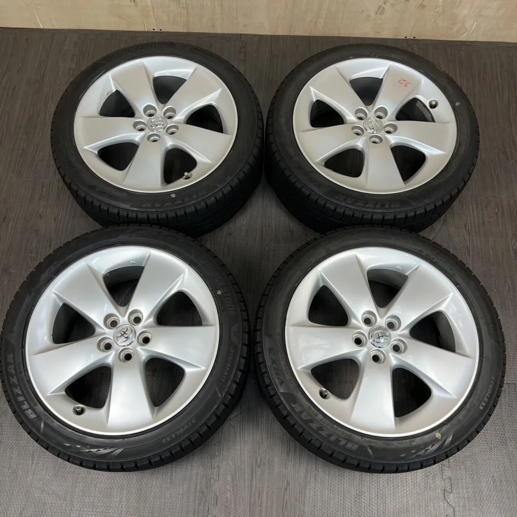 中古 トヨタ PIRUS 50 ホイール 17×7.0J PCD 5x100 ET50 #0009AD020926の実物写真（1枚目）