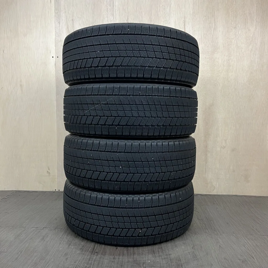 中古 BRIDGESTONE BLIZZAK VRX3 冬用タイヤ 235/45R18 #0166AT020926の実物写真（1枚目）