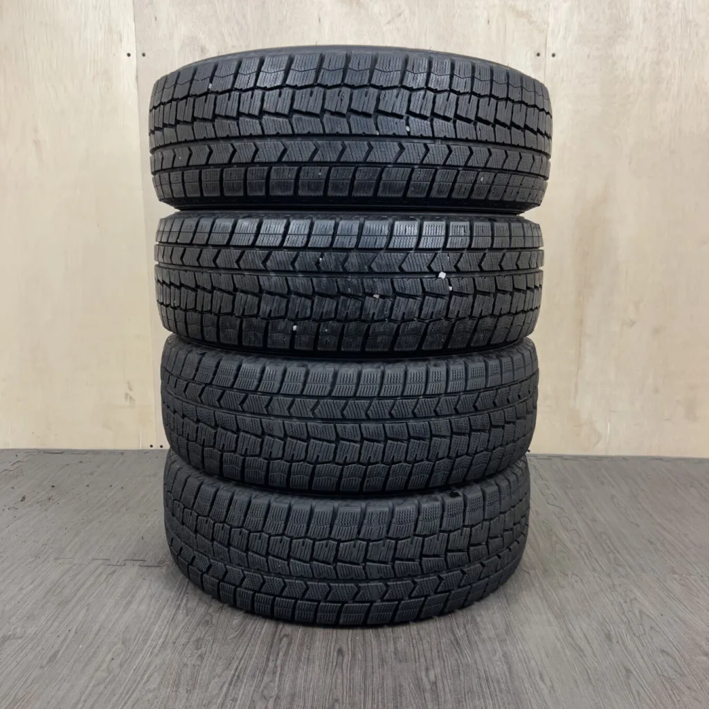 中古 DUNLOP WINTER MAXX WM02 冬用タイヤ 195/65R15 #0052AT001026の実物写真（1枚目）