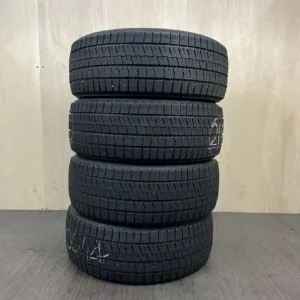 中古 BRIDGESTONE BLIZZAK VRX2 冬用タイヤ 215/50R18 #0432AT000926の実物写真（1枚目）