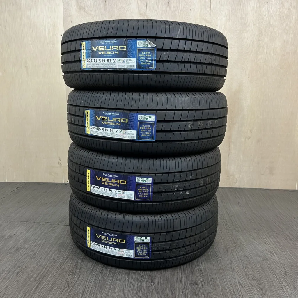 新品 DUNLOP VEURO VE304 サマータイヤ 205/55R16 #0341AT000926の実物写真（1枚目）