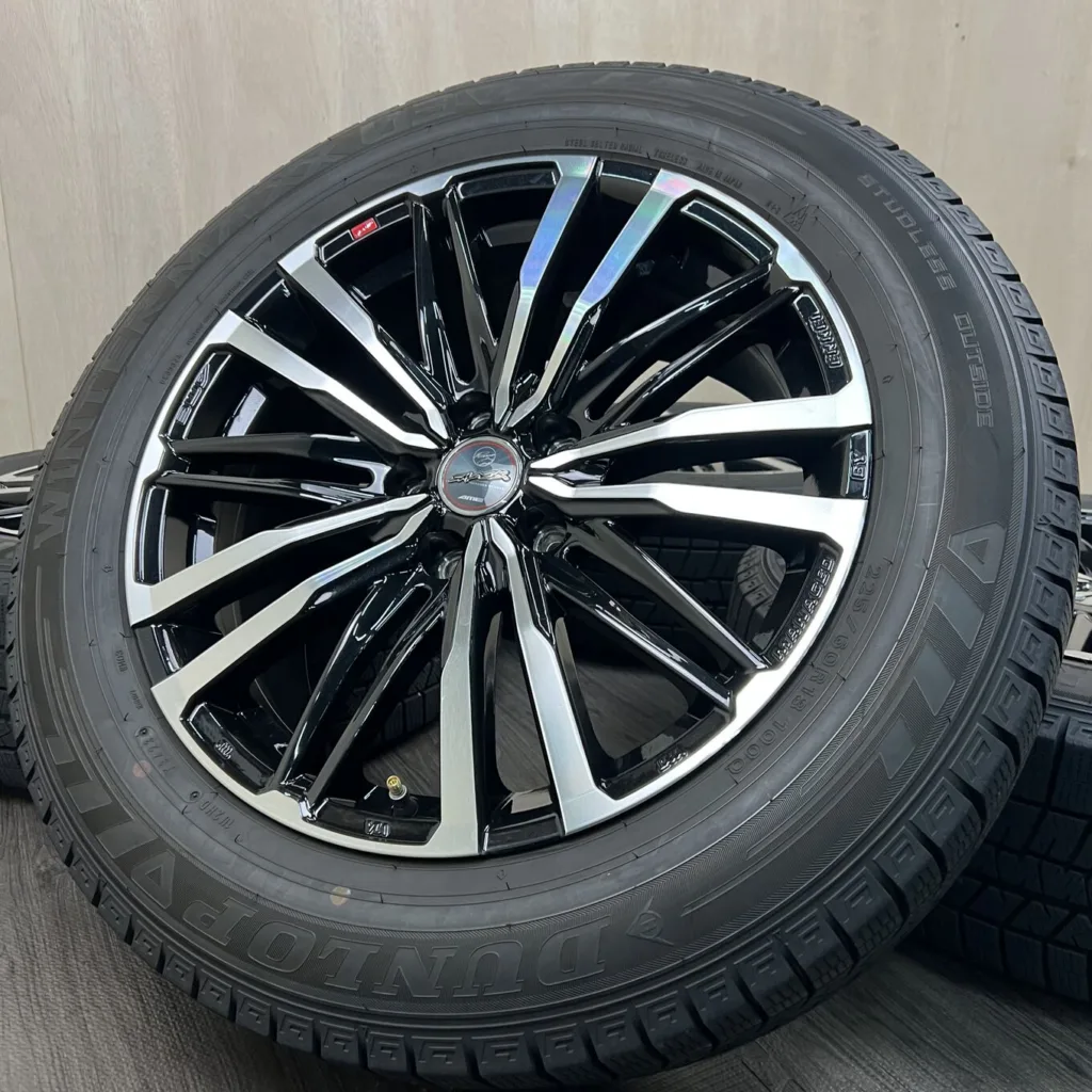 中古 DUNLOP WINTER MAXX WM03 + SMACK CREST タイヤ・ホイールセット 225/60R18 · 18×8.0J PCD 5x114.3 ET45 #521S40925の実物写真（1枚目）
