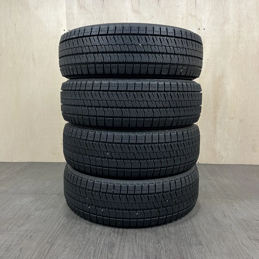 中古 BRIDGESTONE BLIZZAK VRX2 冬用タイヤ 195/65R15 #0521AT010926の実物写真（1枚目）