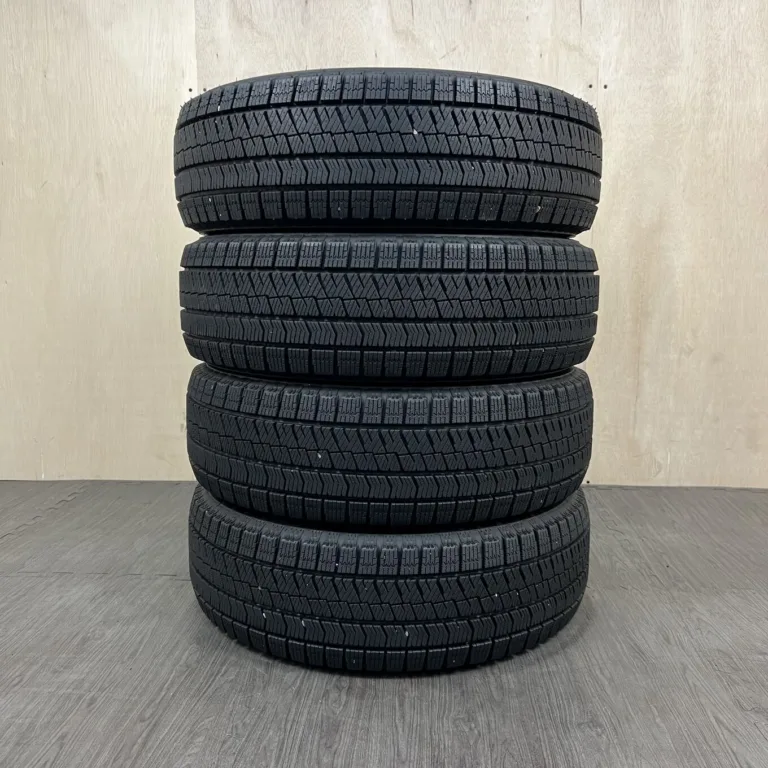 中古 BRIDGESTONE BLIZZAK VRX2 冬用タイヤ 195/65R15 #0521AT010926の実物写真（1枚目）