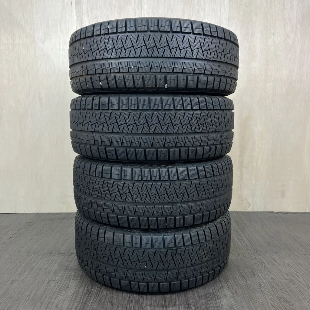 中古 PIRELLI ICE ZERO ASIMMETRICO 冬用タイヤ 235/50R18 #589T010925の実物写真（1枚目）