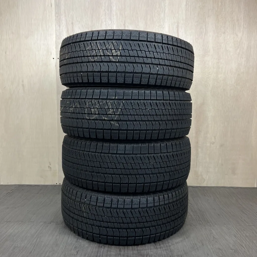 中古 BRIDGESTONE BLIZZAK VRX2 冬用タイヤ 225/55R17 #0151AT010926の実物写真（1枚目）