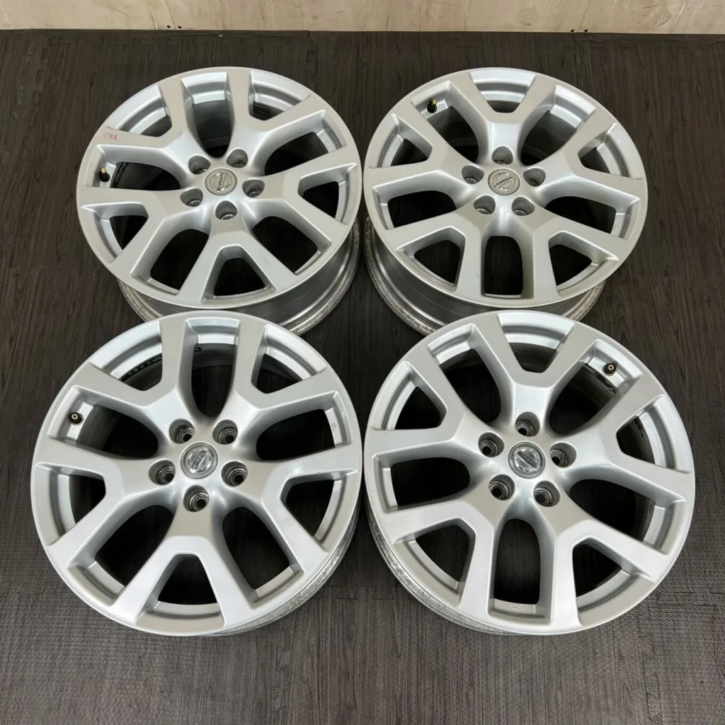 中古 日産 X-TRAIL ホイール 18×7.0J PCD 5x114.3 ET40 #598D030925の実物写真（1枚目）