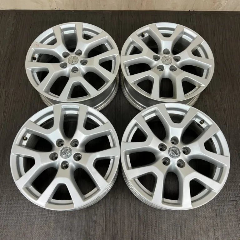 中古 日産 X-TRAIL ホイール 18×7.0J PCD 5x114.3 ET40 #598D030925の実物写真（1枚目）