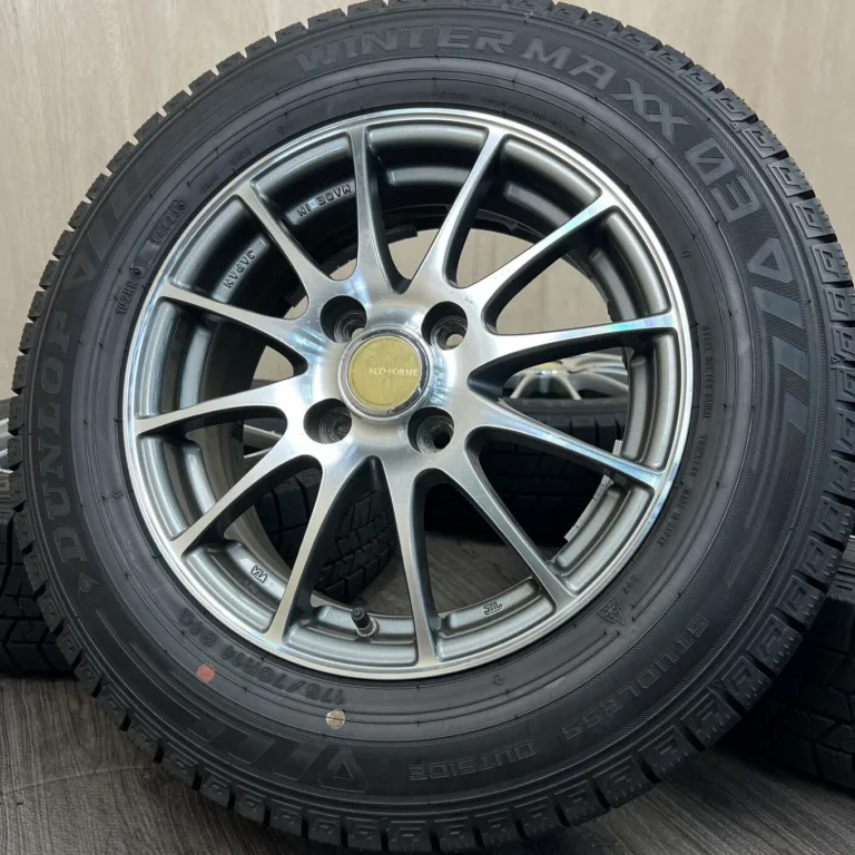 中古 DUNLOP WINTER MAXX WM03 + BRIDGESTONE ECO FORME タイヤ・ホイールセット 175/70R14 · 14×5.5J PCD 4x100 ET48 #599S020925の実物写真（1枚目）
