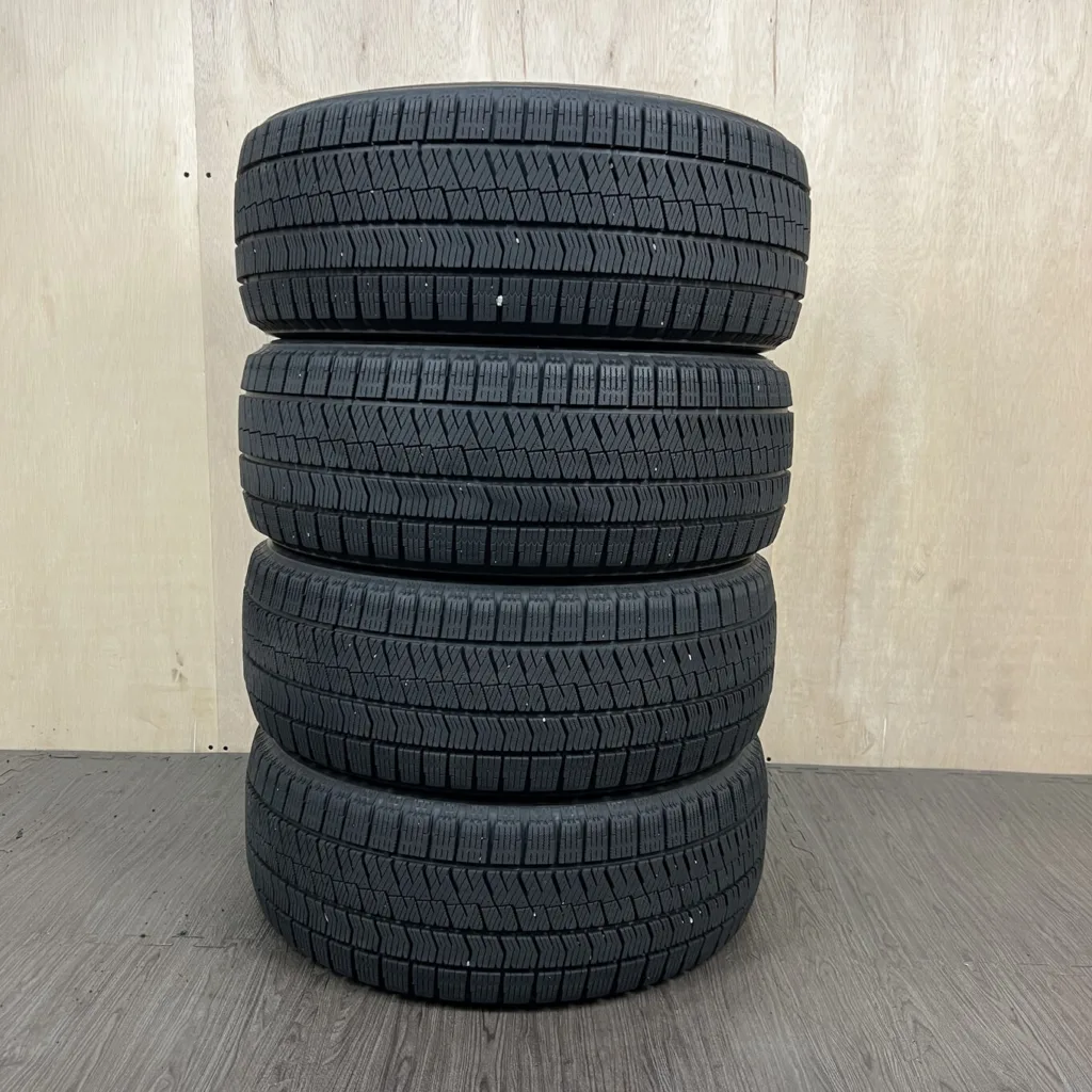中古 BRIDGESTONE BLIZZAK VRX2 冬用タイヤ 215/50R17 #0034AT001026の実物写真（1枚目）