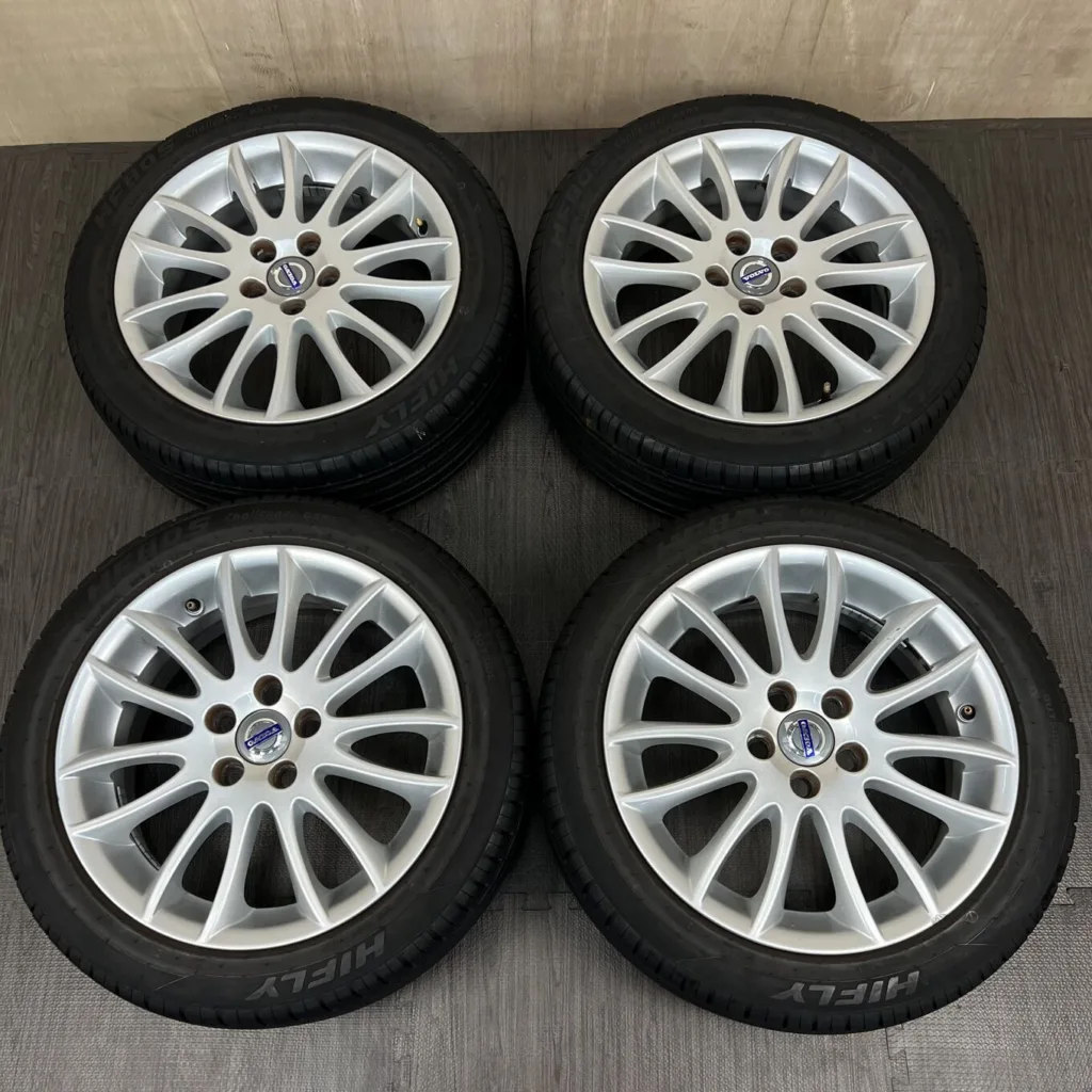 中古 ボルボ S40, V50, C30, V40 ホイール 17×7.0J PCD 5x108 ET52.5 #0318AD000926の実物写真（1枚目）