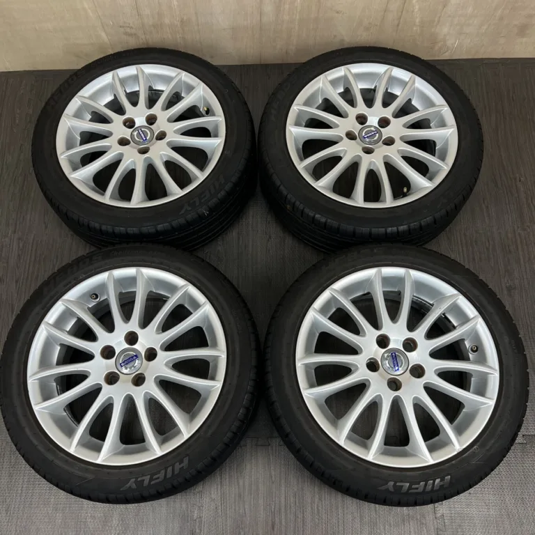 中古 ボルボ S40, V50, C30, V40 ホイール 17×7.0J PCD 5x108 ET52.5 #0318AD000926の実物写真（1枚目）