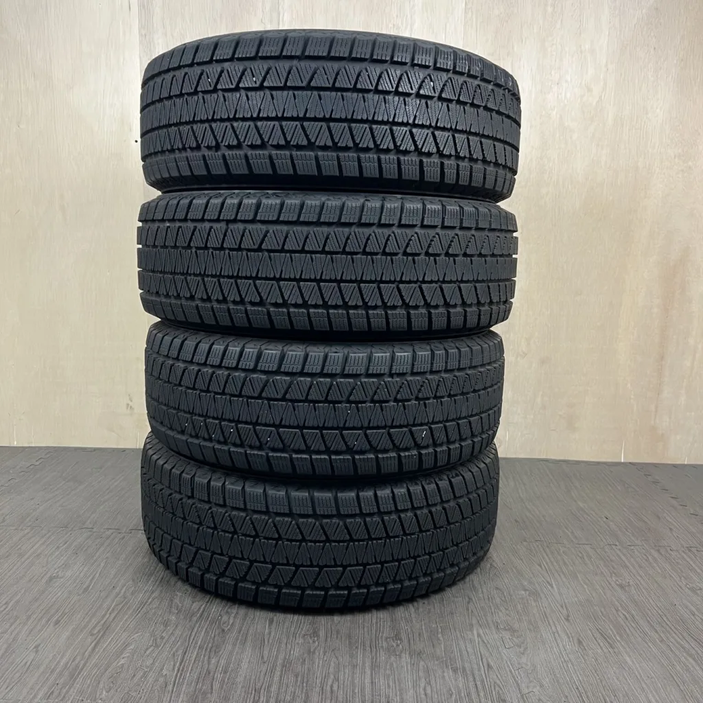 中古 BRIDGESTONE BLIZZAK DM-V3 冬用タイヤ 265/65R17 #0476AT000926の実物写真（1枚目）