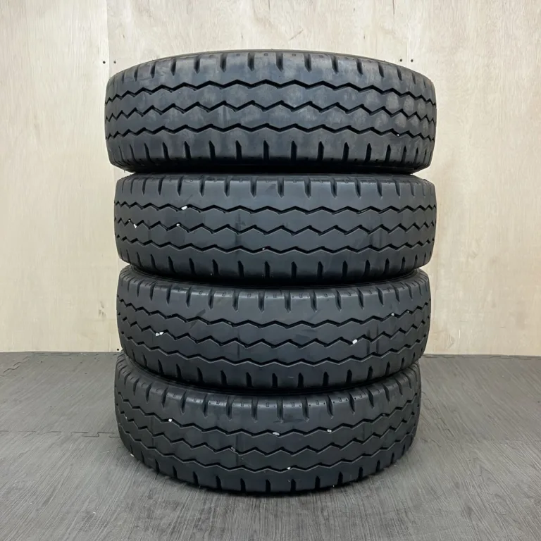 中古 TOYO M319 サマータイヤ 205/70R16 #0133AT020926の実物写真（1枚目）